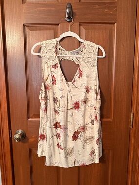 Daniel Rainn Cream Floral Lace Yoke Sleeveless Tank